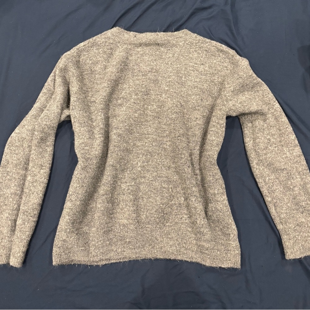 H&M Women’s Gray Knit Sweater - Picture 2 of 2